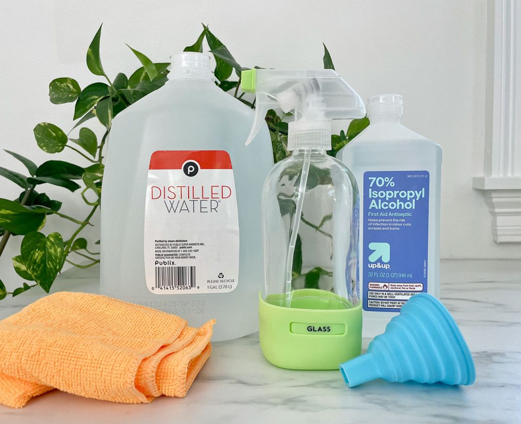 Ingredients To Make Easy Homemade Glass Cleaner Distilled Water Isopropyl Rubbing Alcohol