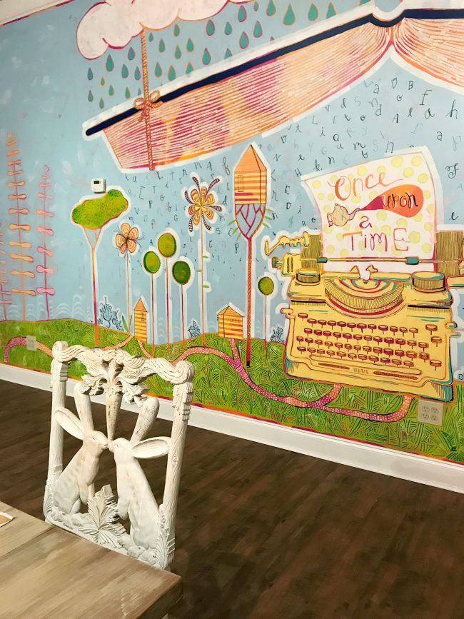 Kids Bookstore Party Room Chair With Mural